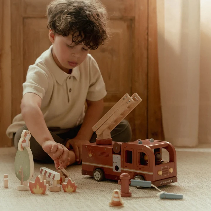 0030798 Brandweerwagen Met Pegdolls Fsc
