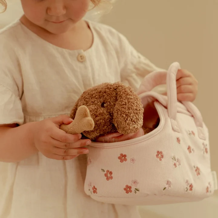 0030894 Knuffelhond In Bloementas Met Accessoires